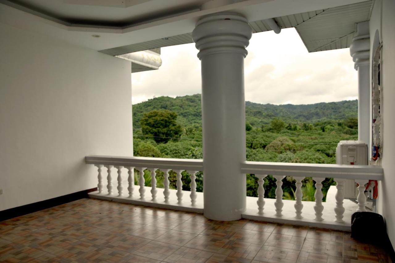 Isla De Oro Hotel Mamburao Buitenkant foto