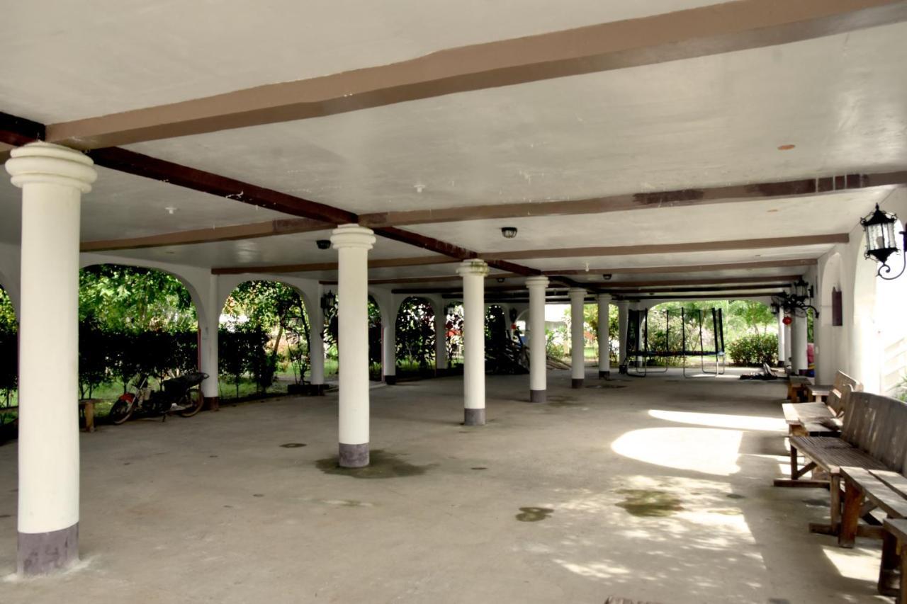Isla De Oro Hotel Mamburao Buitenkant foto