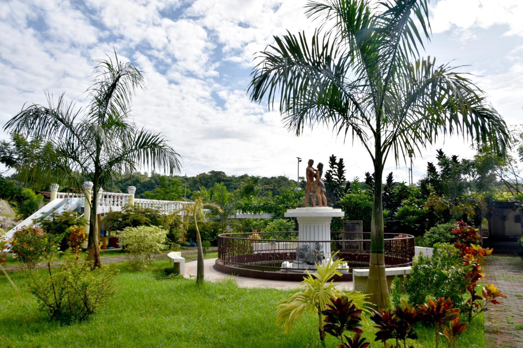 Isla De Oro Hotel Mamburao Buitenkant foto