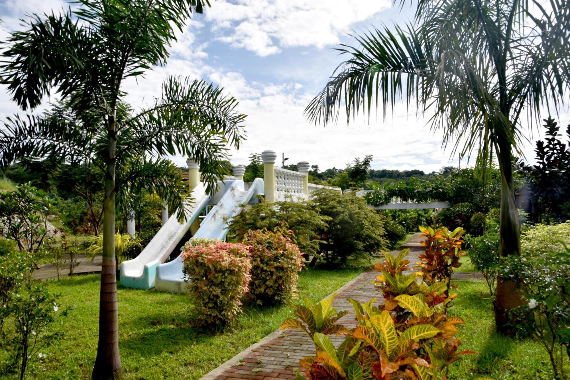 Isla De Oro Hotel Mamburao Buitenkant foto