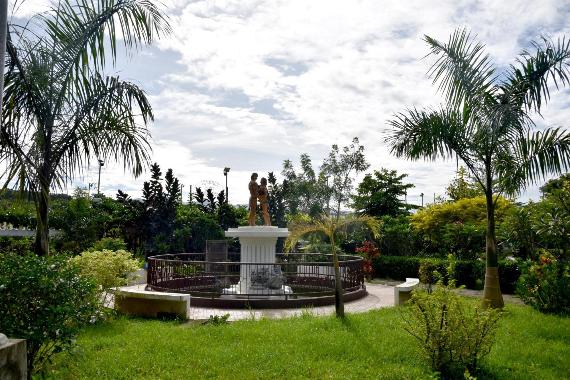 Isla De Oro Hotel Mamburao Buitenkant foto