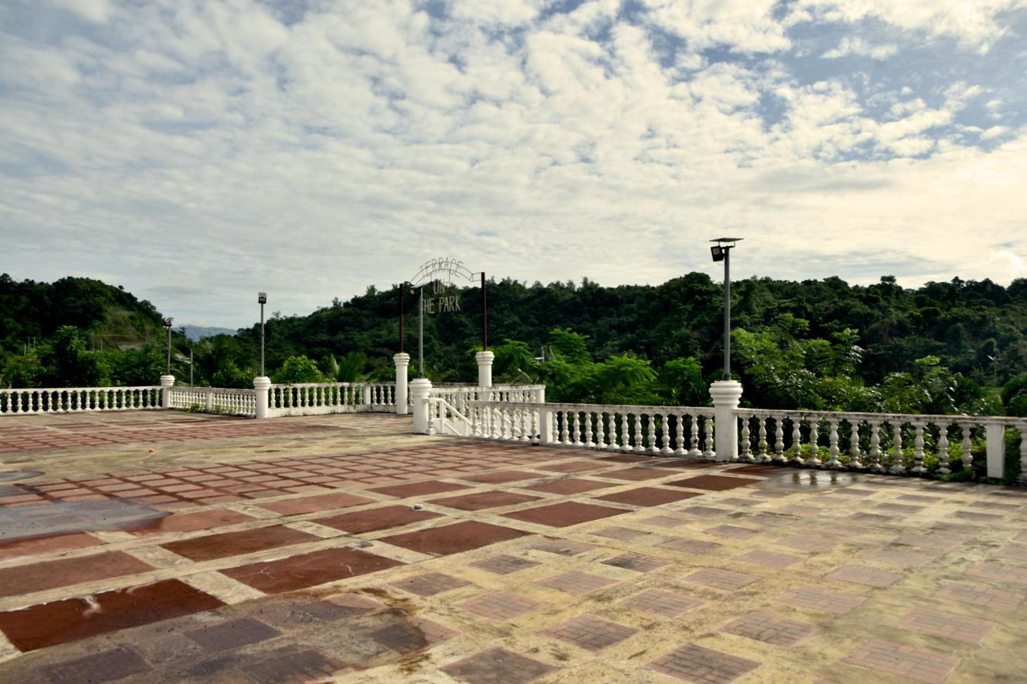Isla De Oro Hotel Mamburao Buitenkant foto