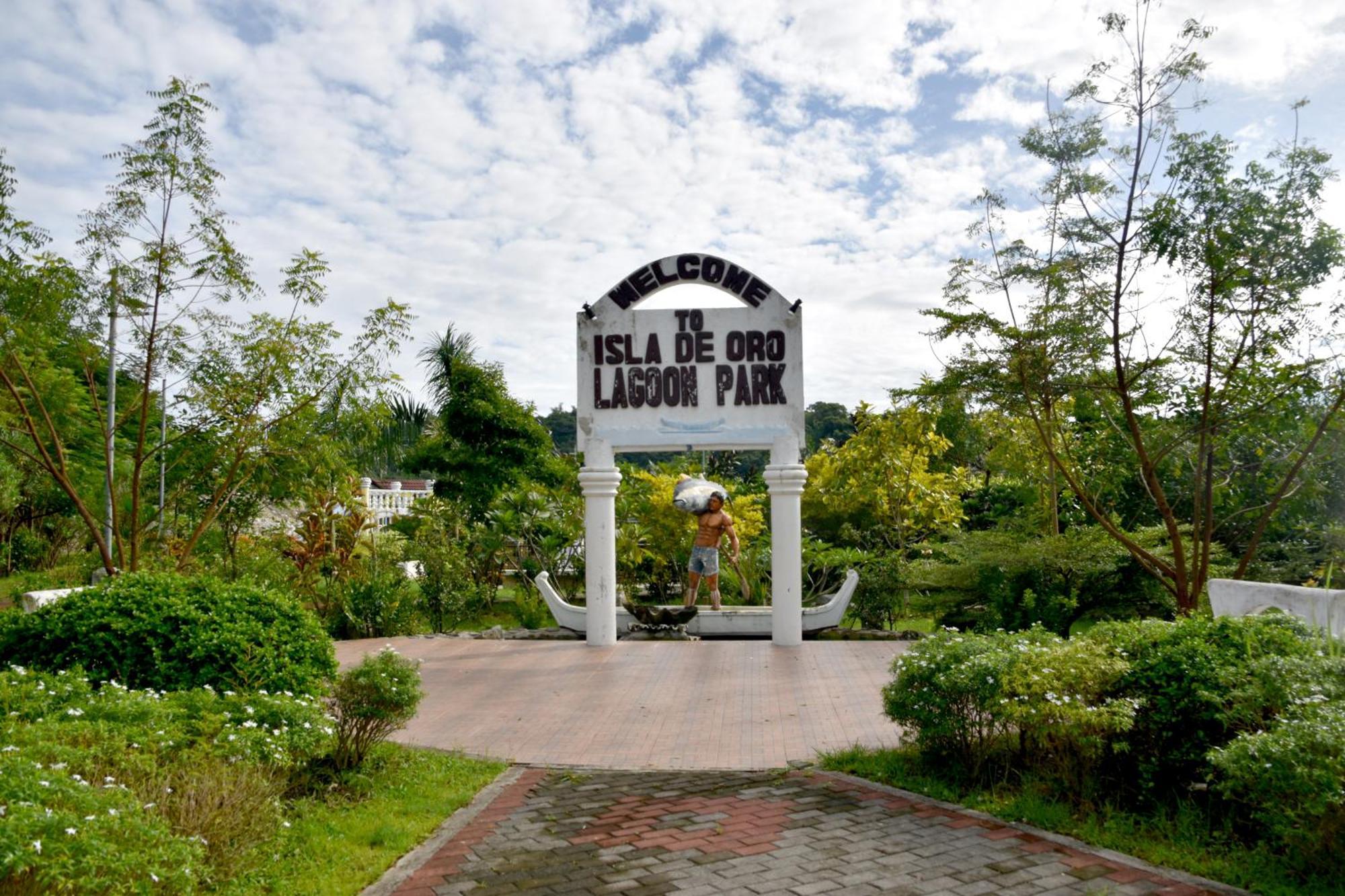 Isla De Oro Hotel Mamburao Buitenkant foto