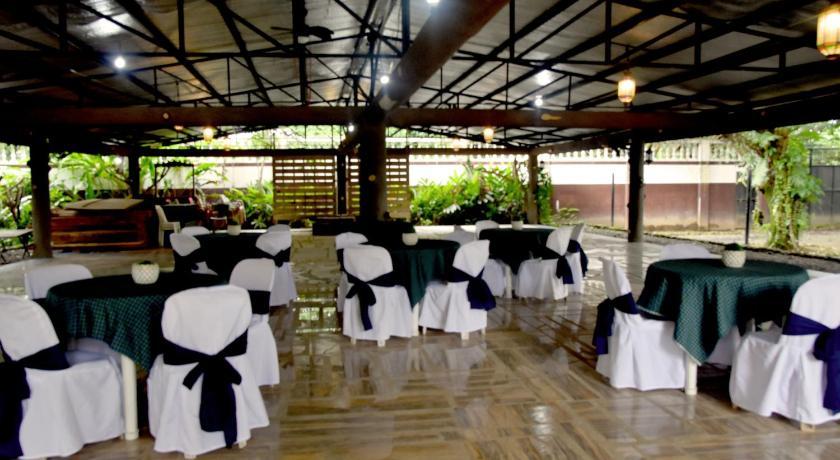 Isla De Oro Hotel Mamburao Buitenkant foto